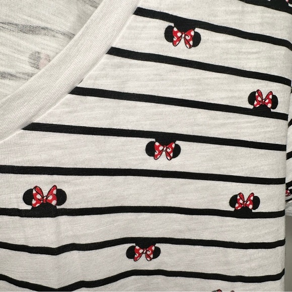 Disney Women's V-Neck Top - Black, White, and Red XS - Picture 3 of 8